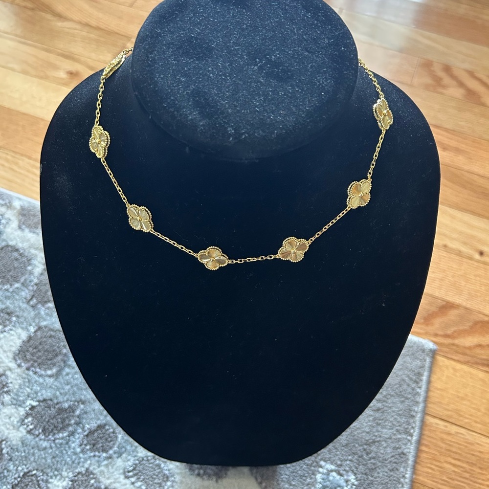 Guilloché 10 motif necklace yellow gold